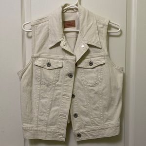 Cream White Levi’s Vest Jean Jacket Size Medium